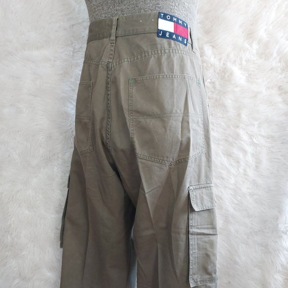 Tommy Hilfiger Man's Tan Cargo Fly Buttons Pants - Picture 2 of 9